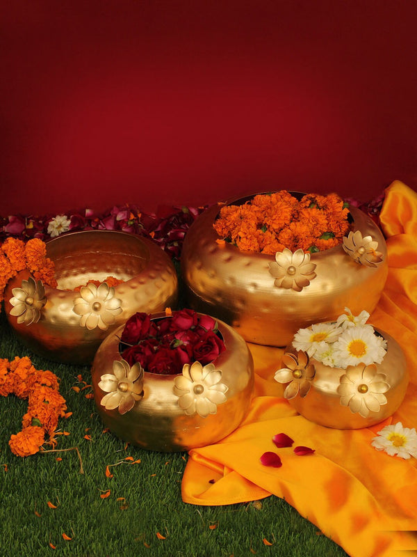Decorative 4 Pcs Gold-Toned Floral Textured Urli Bowls