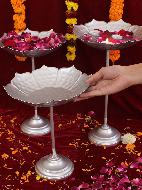 Set of 3 Silver Toned Urli Bowls With Stand